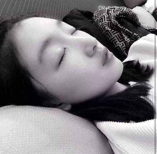 双眼皮手术该如何避免长期疤痕肉条不消肿?