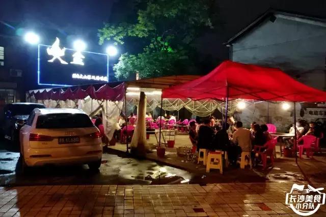 各种特色烧烤欢迎大家都来品尝,最好吃人气最高的烧烤