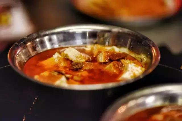 各种特色烧烤欢迎大家都来品尝,最好吃人气最高的烧烤