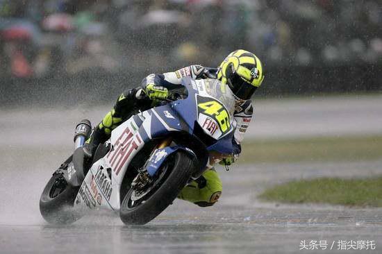 为什么摩托车一下雨就老熄火,摩托车下雨就不好打火是怎么回事