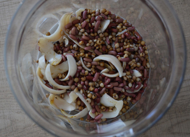 薏米红豆莲子百合的做法,薏米红豆百合粥步骤