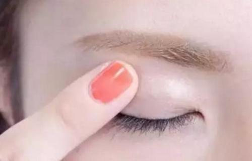 出汗严重的人怎么化妆,出汗特别多如何化妆