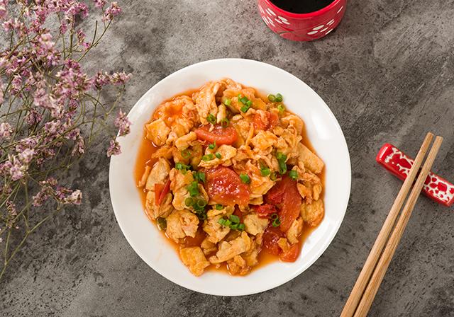 西红柿炒鸡蛋盖饭酸甜,怎么做西红柿炒鸡蛋不酸