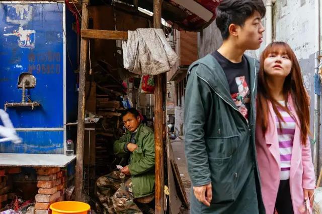 4万人住在距离光谷2公里外的小何西村，却从未对它说一声谢谢