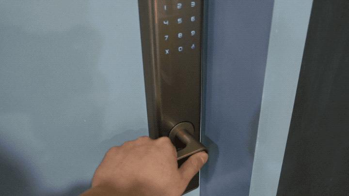 装上这把「秒开」的门锁,感觉记性不好的我得到了拯救