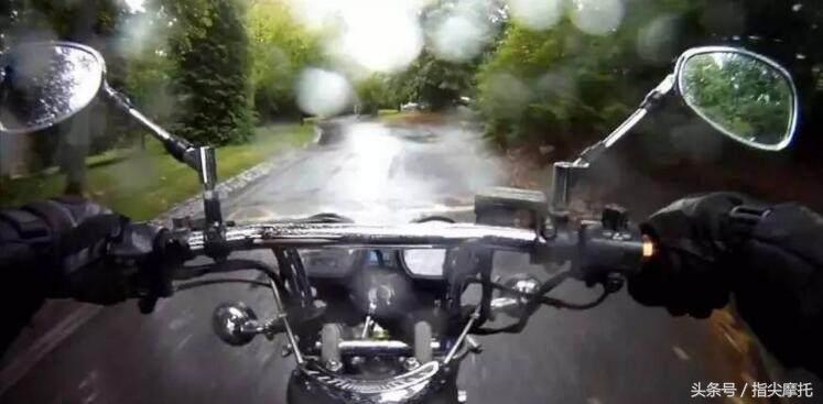 为什么摩托车一下雨就老熄火,摩托车下雨就不好打火是怎么回事