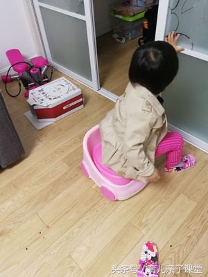 孩子拒绝坐小马桶,怎么能让孩子坐小马桶