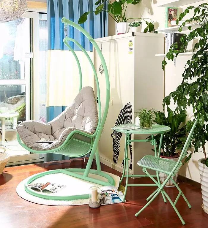 这样的吊椅，才能让你在阳台喝酒聊天数星星啊！