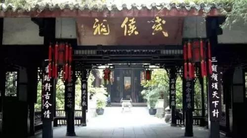 陪你在成都的街头走一走,和我到成都的街头走一走的歌名