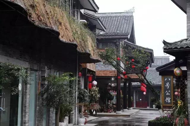 陪你在成都的街头走一走,和我到成都的街头走一走的歌名