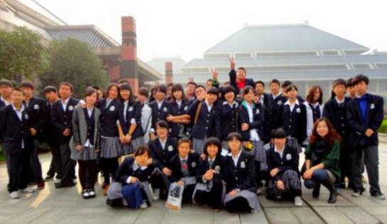 武汉高中校服最好看的几所学校,水果湖中学校服