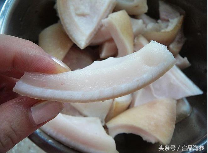 有人说海参太贵吃不起,教你如何快速制作咬得动的活海参