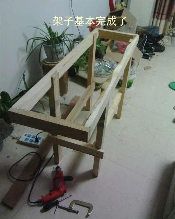 老木匠打书桌,农村老木匠做木匠