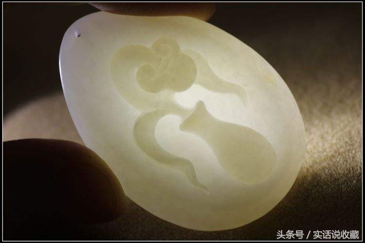 和田玉吊坠鉴别最简单方法,如何鉴别和田玉石吊坠的真假好坏