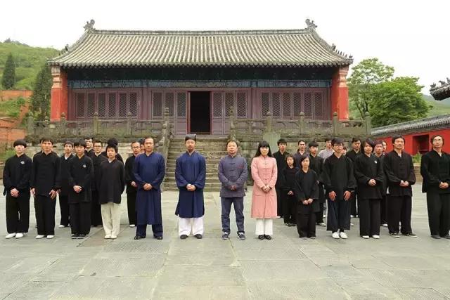 武当武术夏令营陈师行道长致辞,武当道长陈师行20米高空跳下