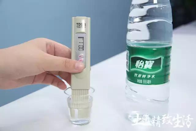 为这篇矿泉水测评,我们误了24小时的飞机,20瓶水,拿去不谢