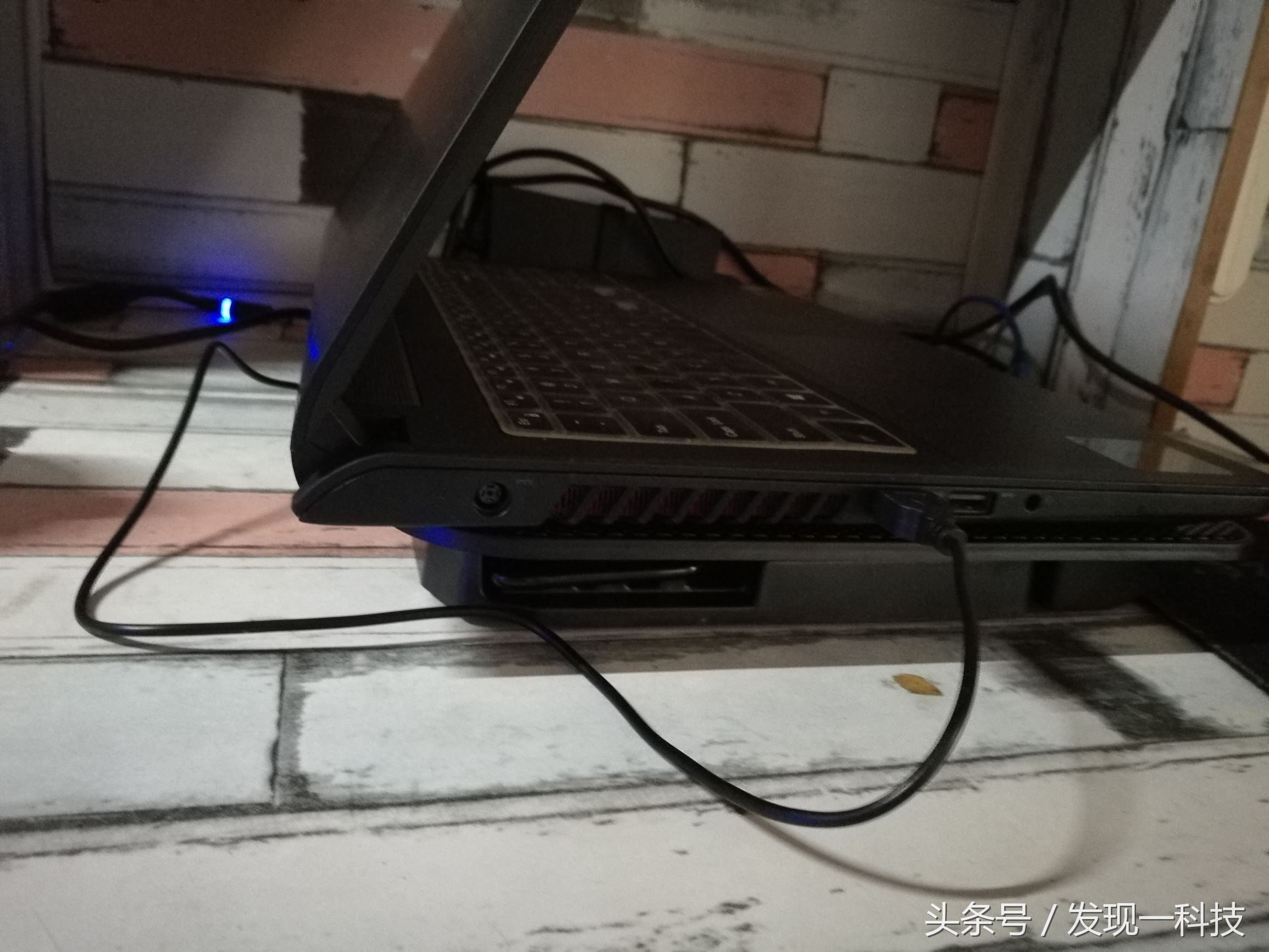 酷睿冰尊散热器a9怎么使用视频,使笔记本散热更快的散热器推荐