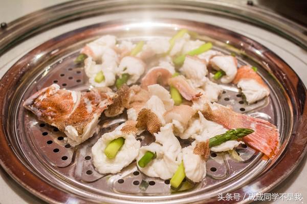 在大海里吃各种各样的海鲜,海边吃海鲜的真实感受