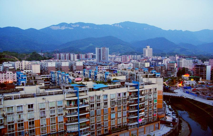 华蓥双枪老太婆雕像搬哪里,四川广安华蓥双枪老太婆图片