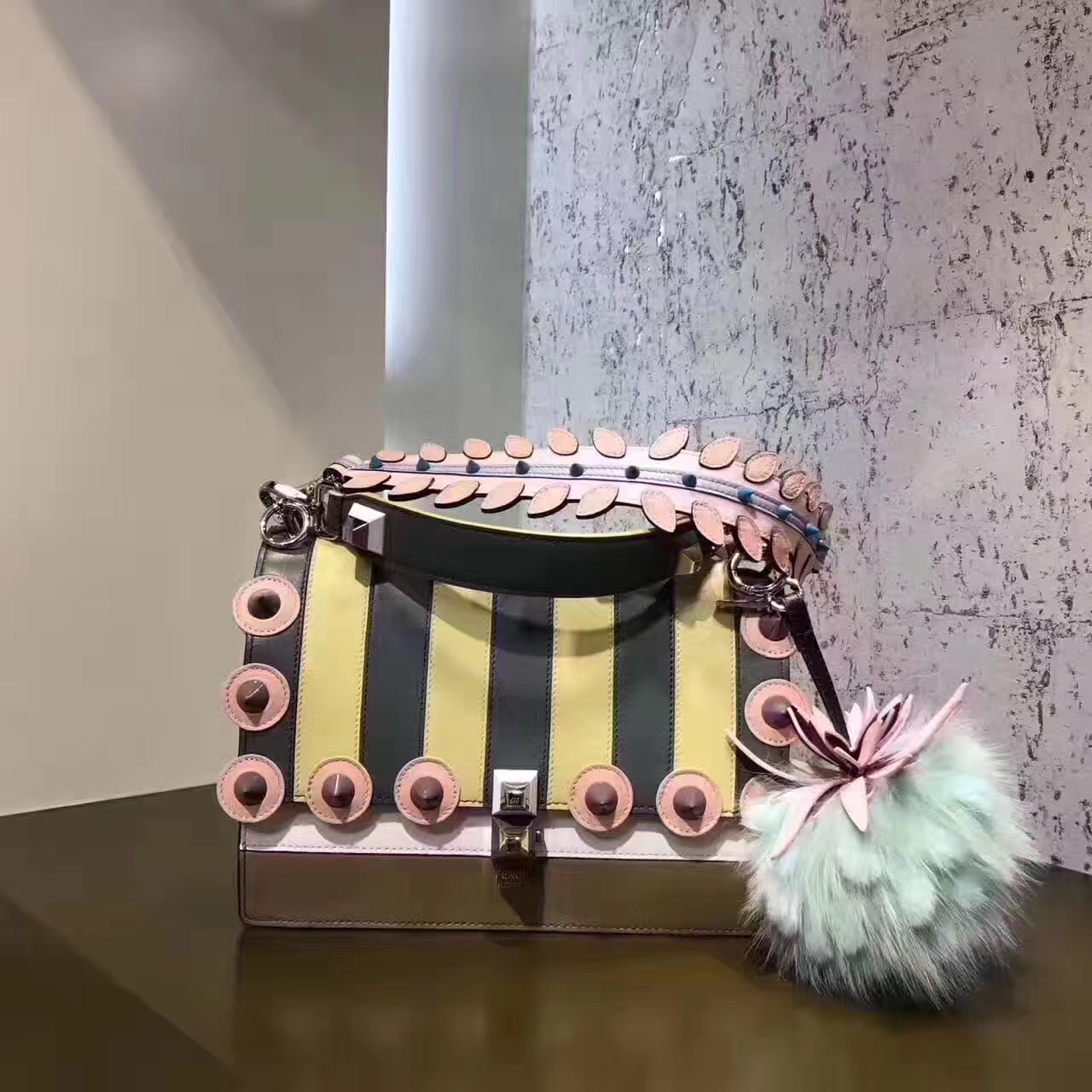 fendi包包最新款,fendi包的经典款