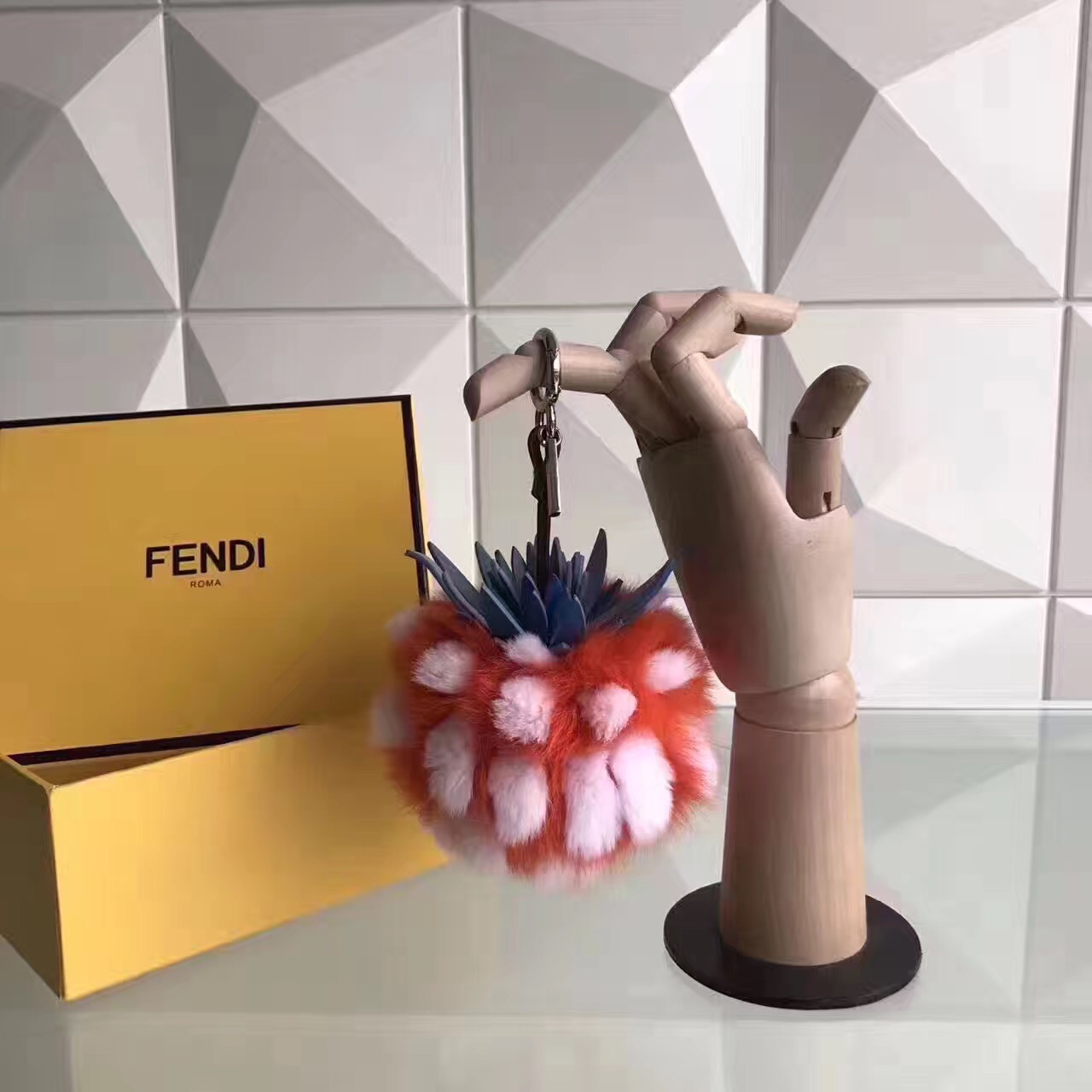 fendi包包最新款,fendi包的经典款