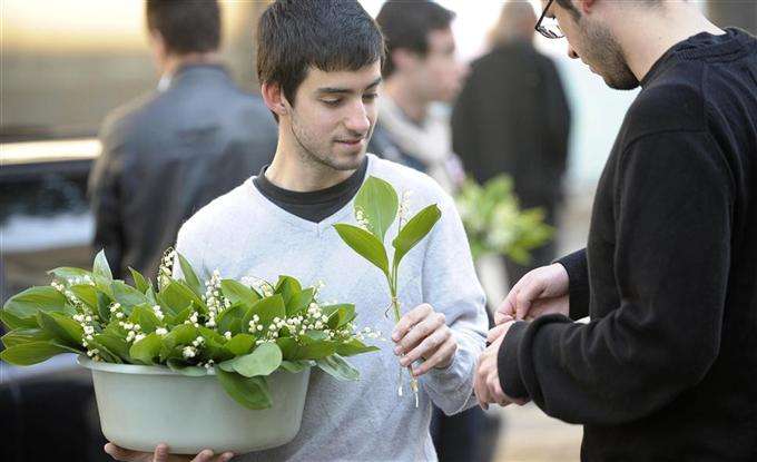 法国0距离|深谷幽兰:一个属于花朵的法国五一节