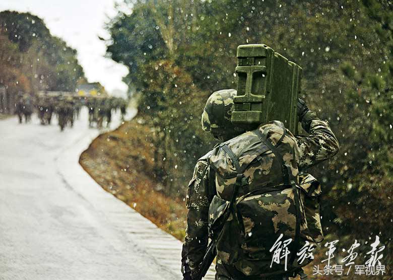 特警的超燃瞬间,特警火力压制震撼场面