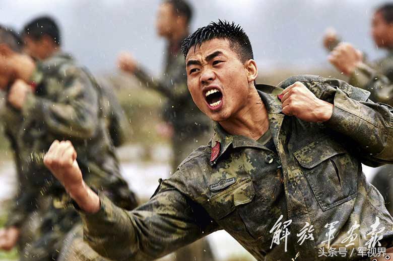 特警的超燃瞬间,特警火力压制震撼场面