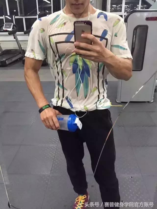 别人羡慕他的八块腹肌，而他的追求不止于此……