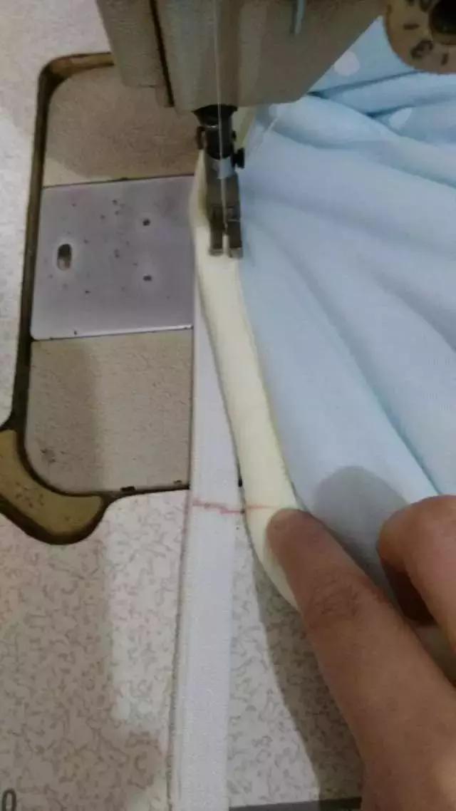 自己动手给宝宝做防踢睡袋,宝宝什么时候可以用分腿睡袋