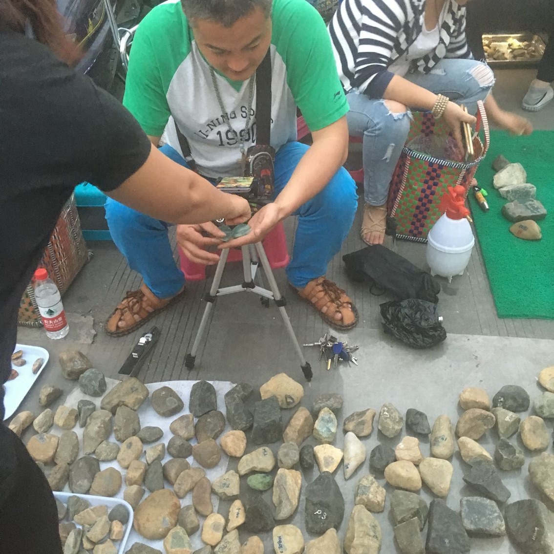 云南瑞丽德龙国际珠宝城全景,瑞丽德隆国际珠宝夜市