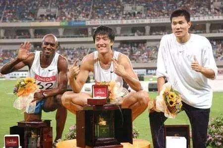 上海八万人体育场坐满人,上海八万人体育场改造前图片