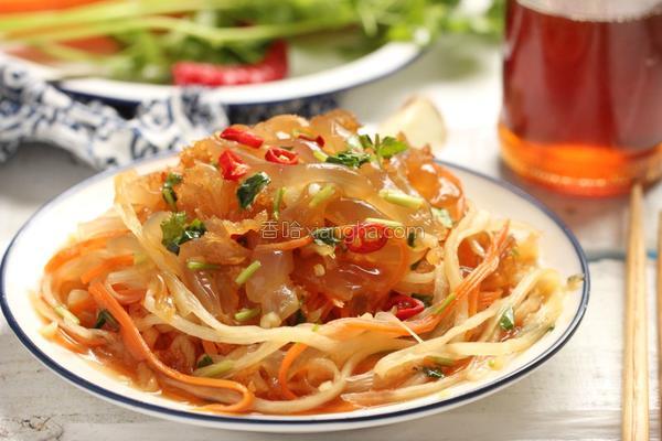 凉拌鲜海蜇夏天吃真清凉开胃解腻,海蜇拌黄瓜的正确凉拌法