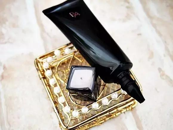 用什么防晒霜整天都晒不黑的,夏天怎样晒太阳不被晒黑