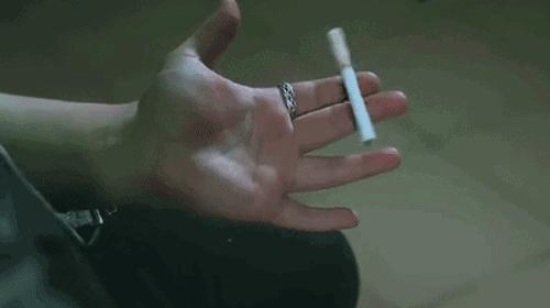 瞬间魔术教程,最简单又让人不可思议的小魔术