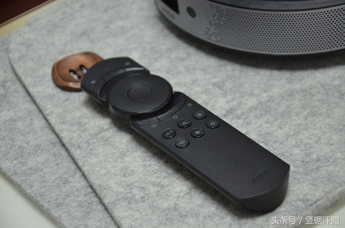 坚果c6投影流明,极米z4x和坚果c6投影哪个好