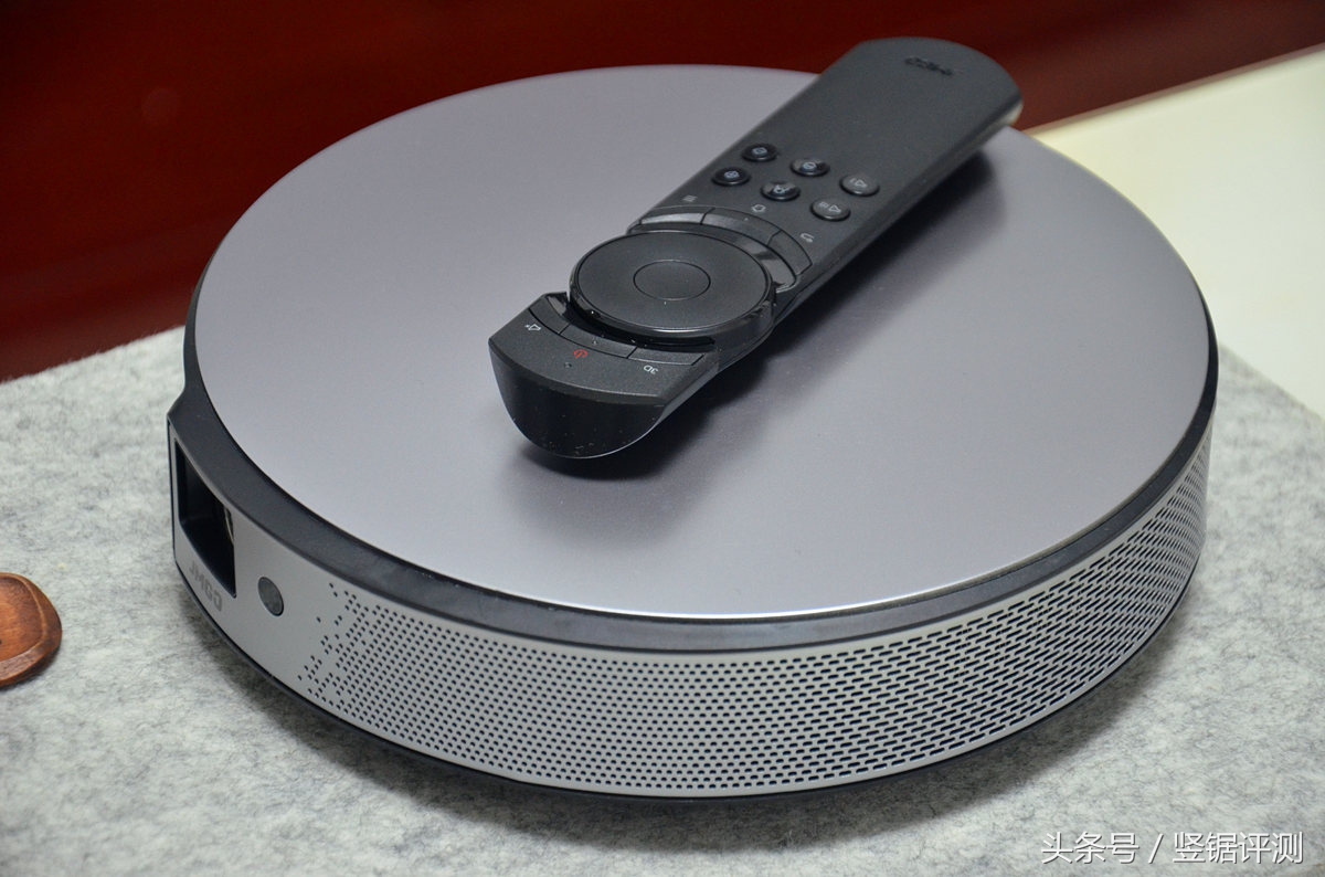 坚果c6投影流明,极米z4x和坚果c6投影哪个好