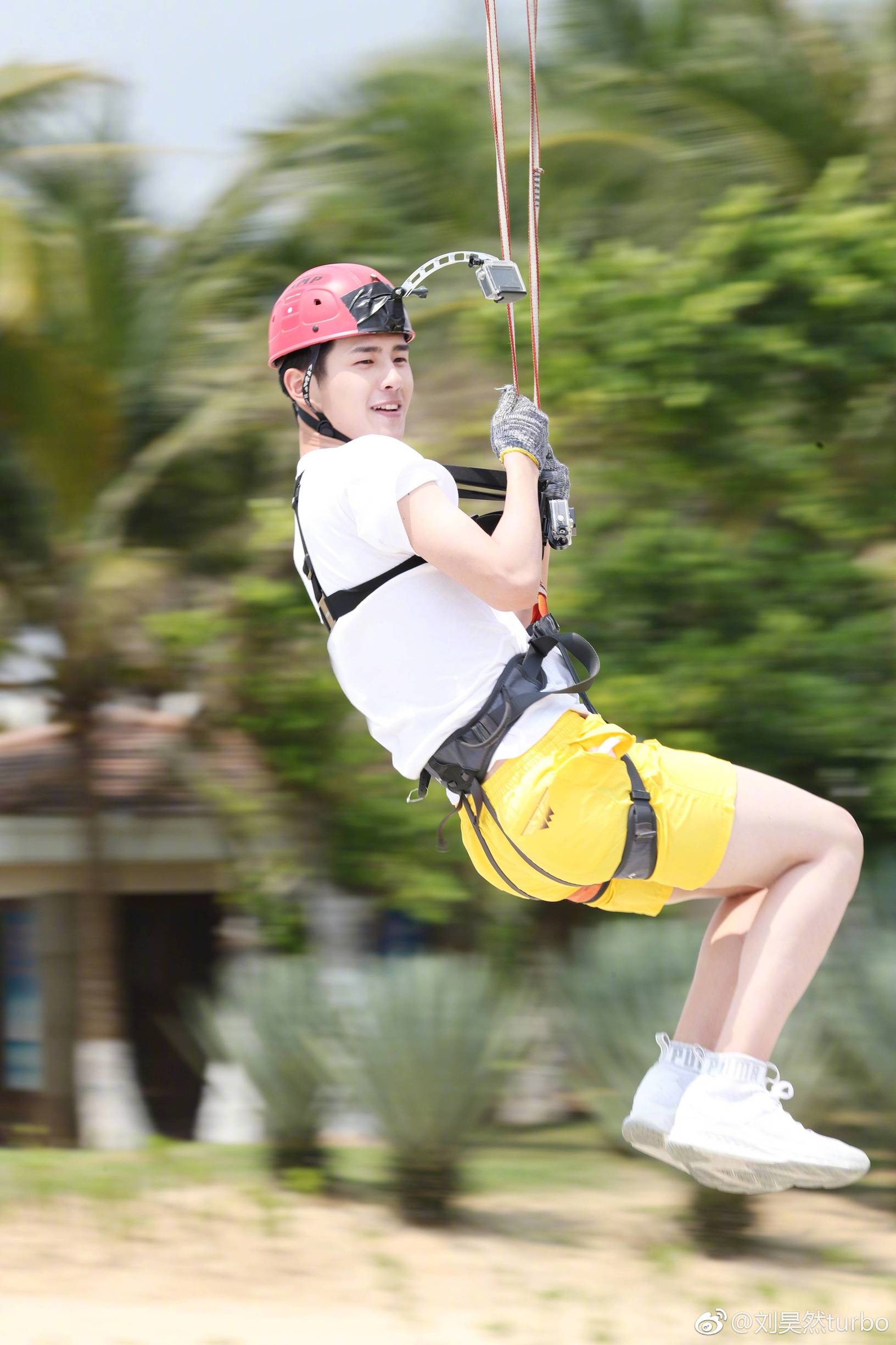 被刘昊然的高智商人设苏一脸？现实中的他更可爱