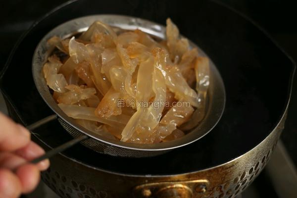 凉拌鲜海蜇夏天吃真清凉开胃解腻,海蜇拌黄瓜的正确凉拌法