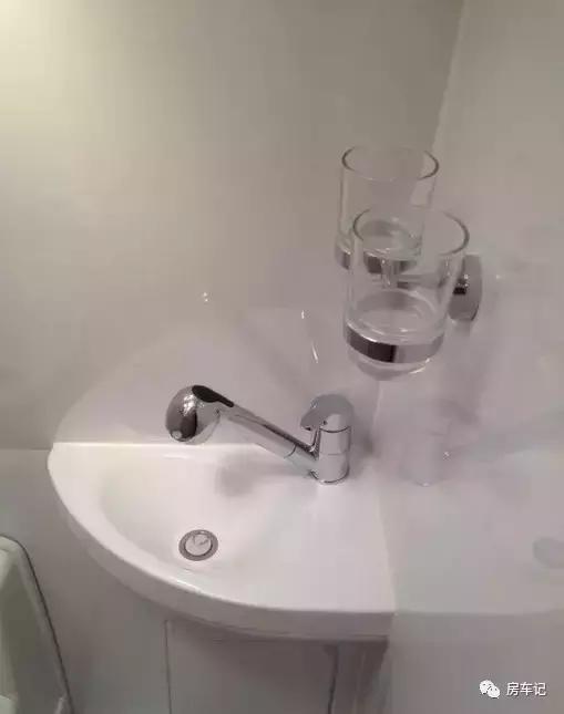 房车测评v80,房车测试女生