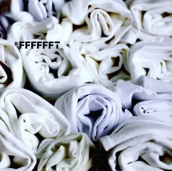 这家店只卖白T恤，一周开半天，门口总排起长队