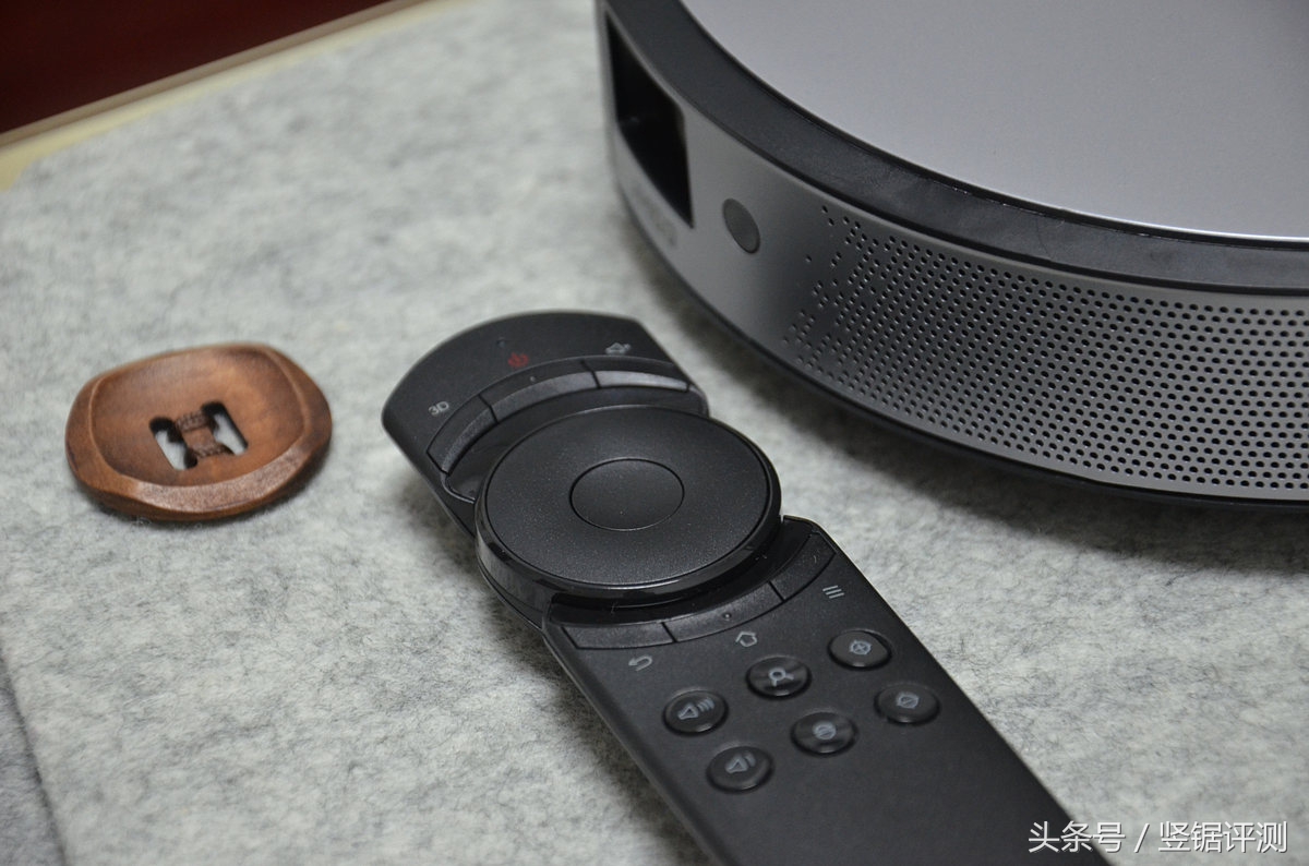 坚果c6投影流明,极米z4x和坚果c6投影哪个好