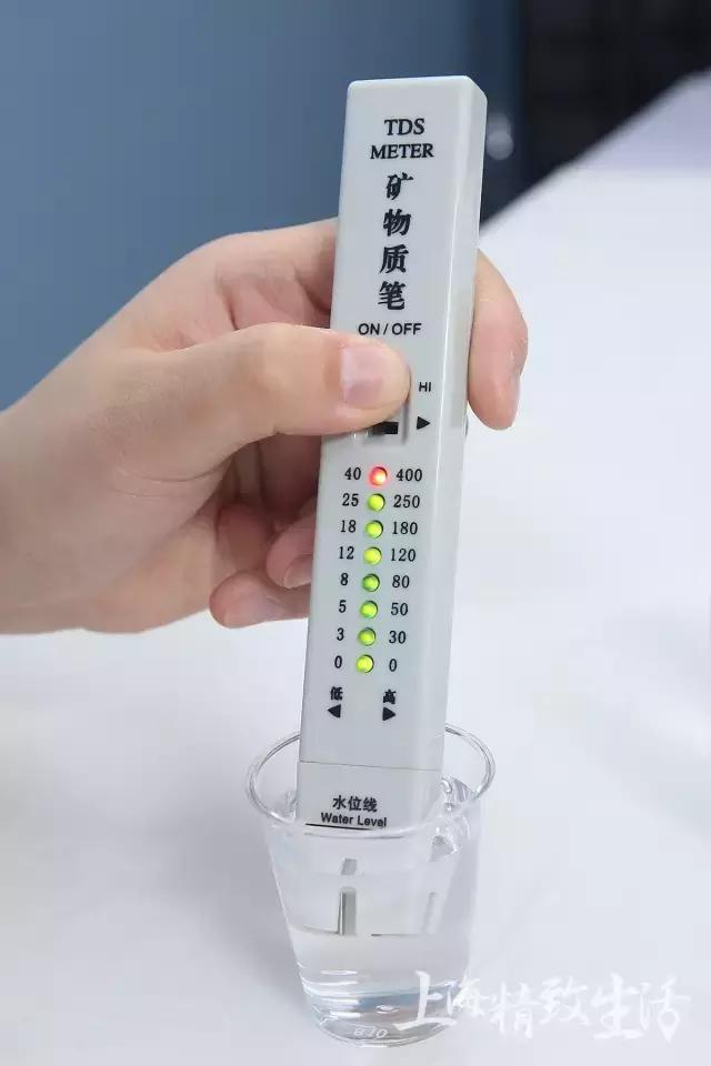 为这篇矿泉水测评,我们误了24小时的飞机,20瓶水,拿去不谢