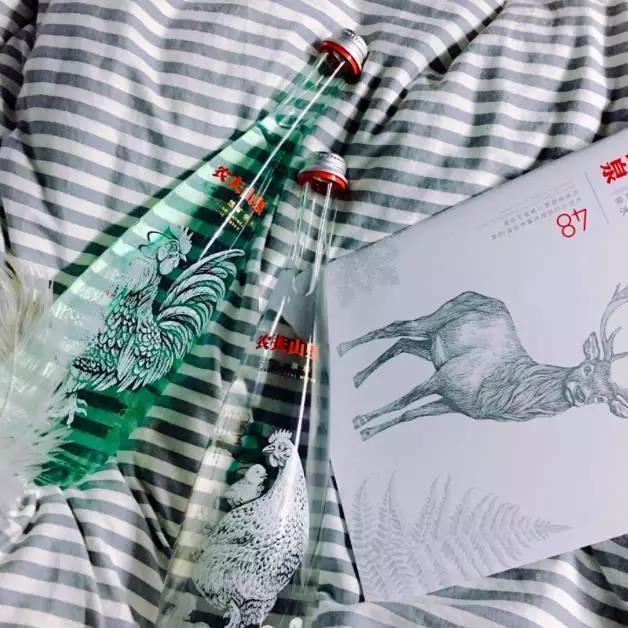 进口矿泉水王思聪,王思聪依云矿泉水