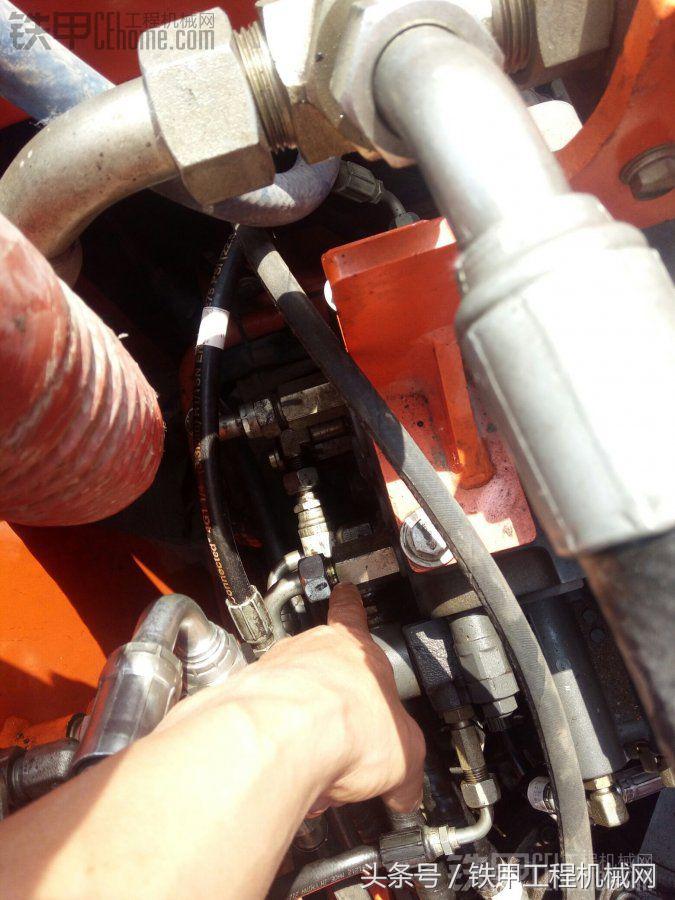 挖掘机破碎锤管路安装详细图,三一破碎锤管路安装示意图