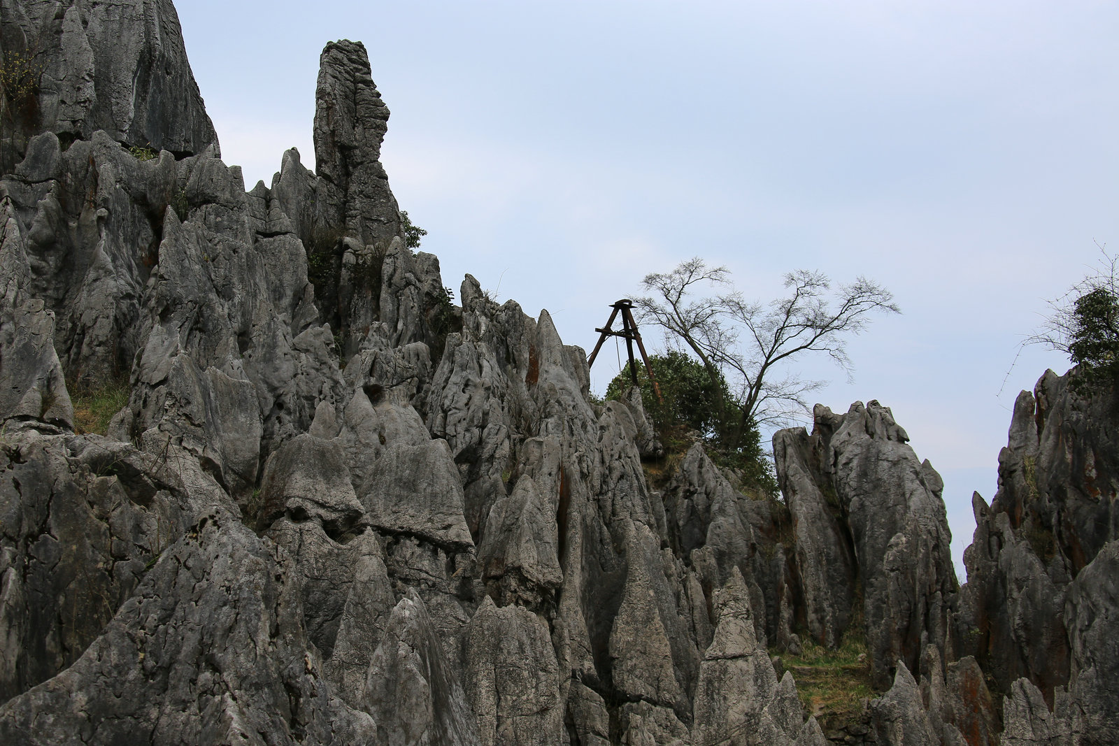 华蓥双枪老太婆雕像搬哪里,四川广安华蓥双枪老太婆图片
