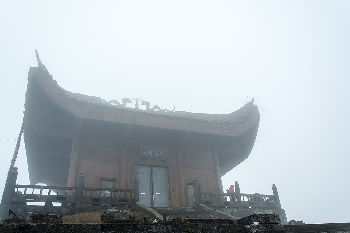 华蓥双枪老太婆雕像搬哪里,四川广安华蓥双枪老太婆图片