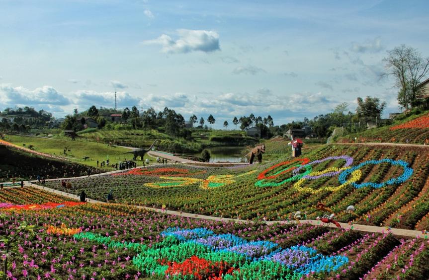 华蓥双枪老太婆雕像搬哪里,四川广安华蓥双枪老太婆图片