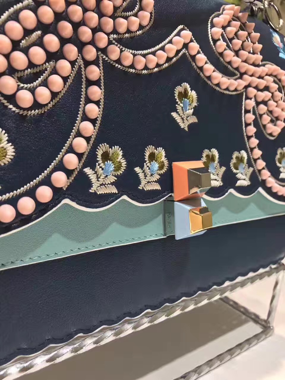 fendi包包最新款,fendi包的经典款