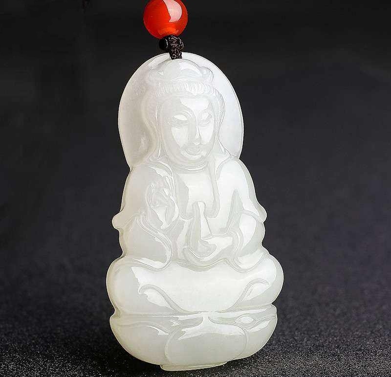 半目微睁,佛像的玉饰为何看似闭着眼睛?